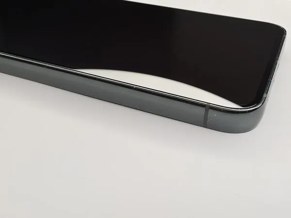 Samsung Galaxy S23+ edge detail